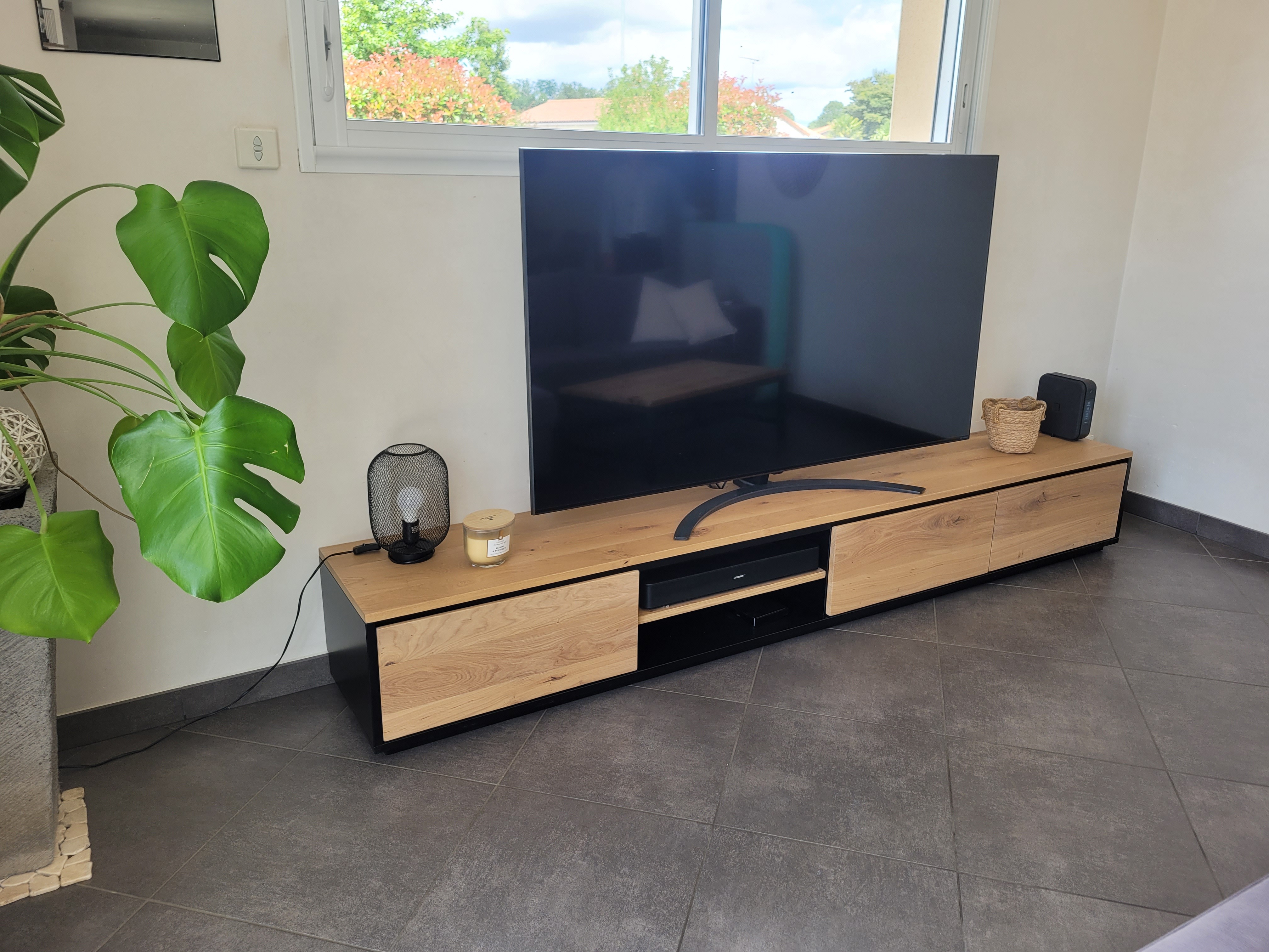 meuble TV avec dessus en grume de Venise