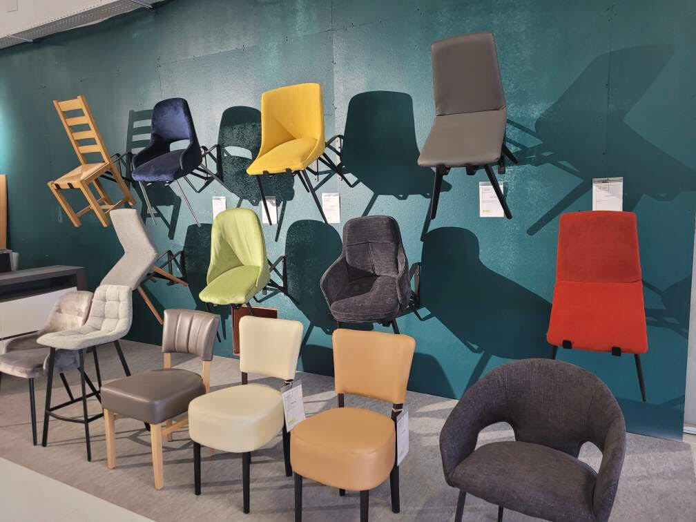 mur de chaises