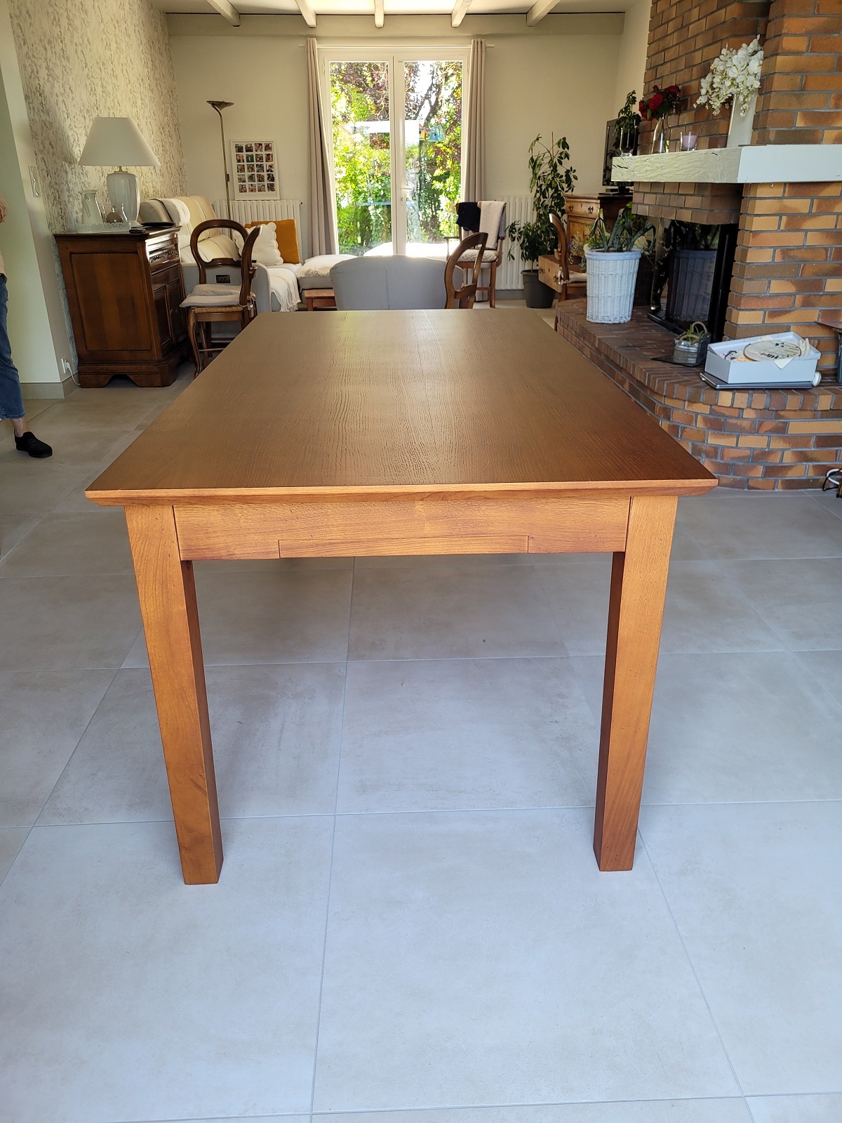 Table askane finition contretypée merisier