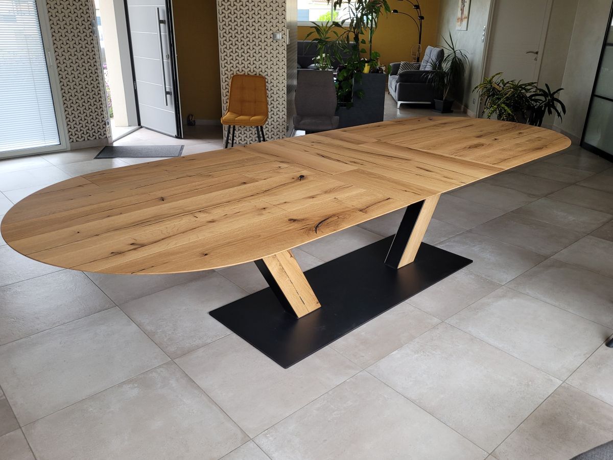 TABLE OVALE AVEC PIED EN V AVEC ALLONGES INSTALLEES