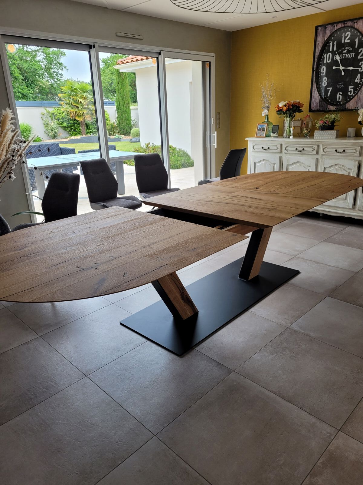 TABLE OVALE AVEC PIED V OUVERTE BIS