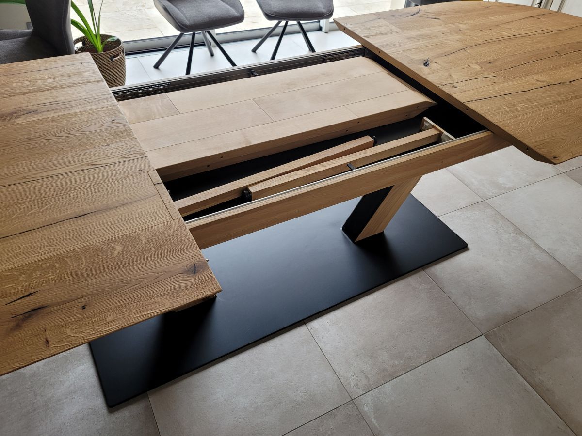 TABLE OVALE AVEC PIED V OUVERTE