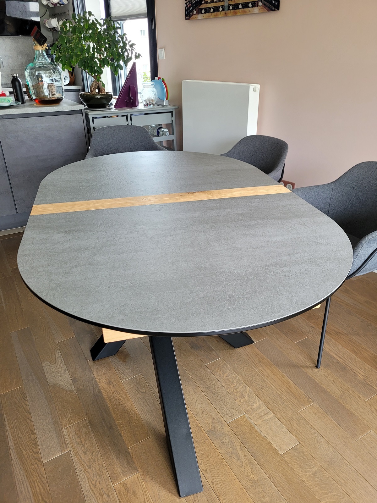 Table ovale avec plteau en céramique