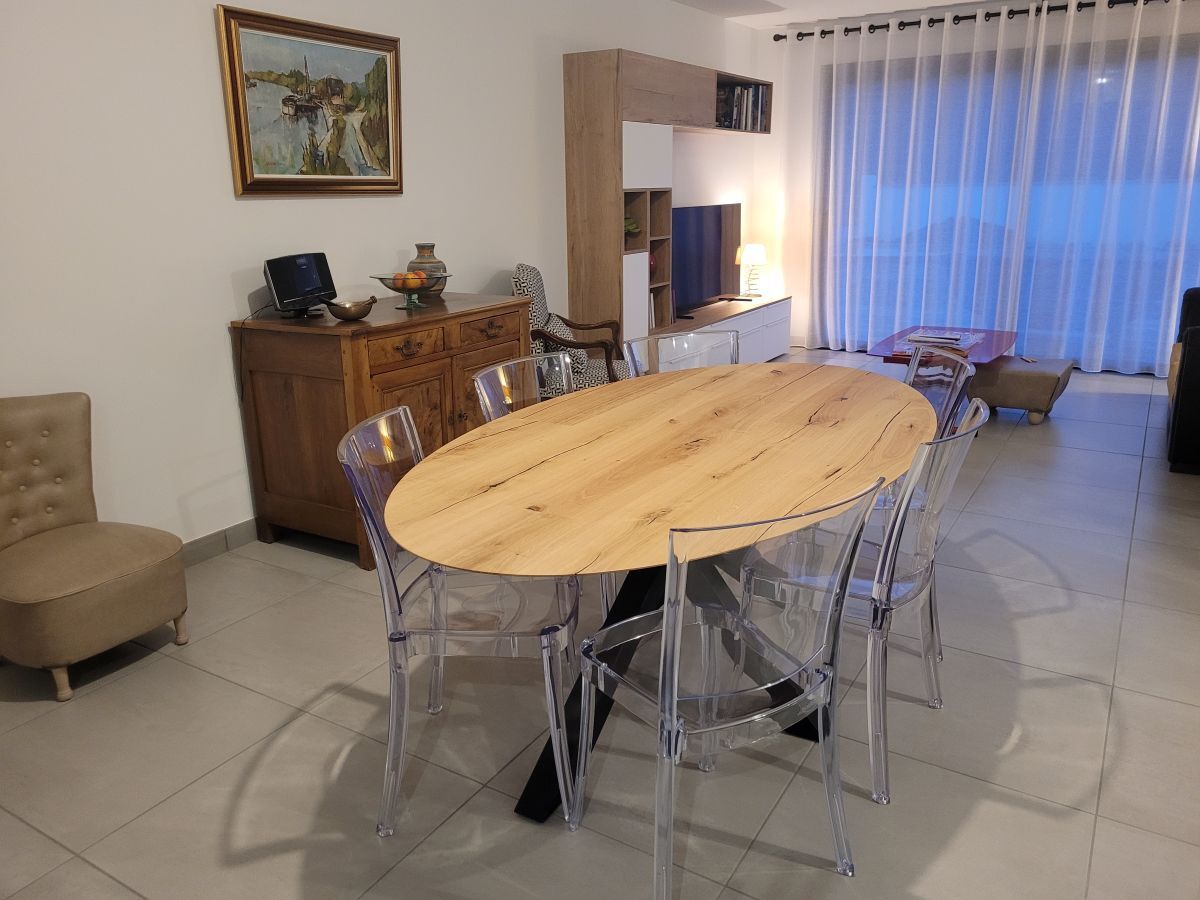 TABLE OVALE VERY TABLE AILE D AVION