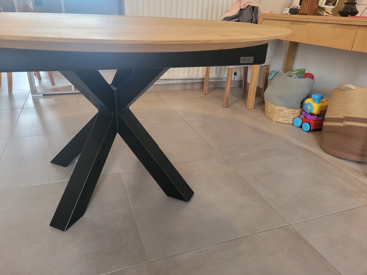 table ronde avec allonge centrale détal pied