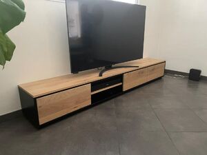MEUBLE TV LAQUE NOIR ET DESSUS ET PORTE CHENE